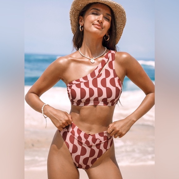 Cupshe Red and White Asymmetrical Bikini - Picture 1 of 4
